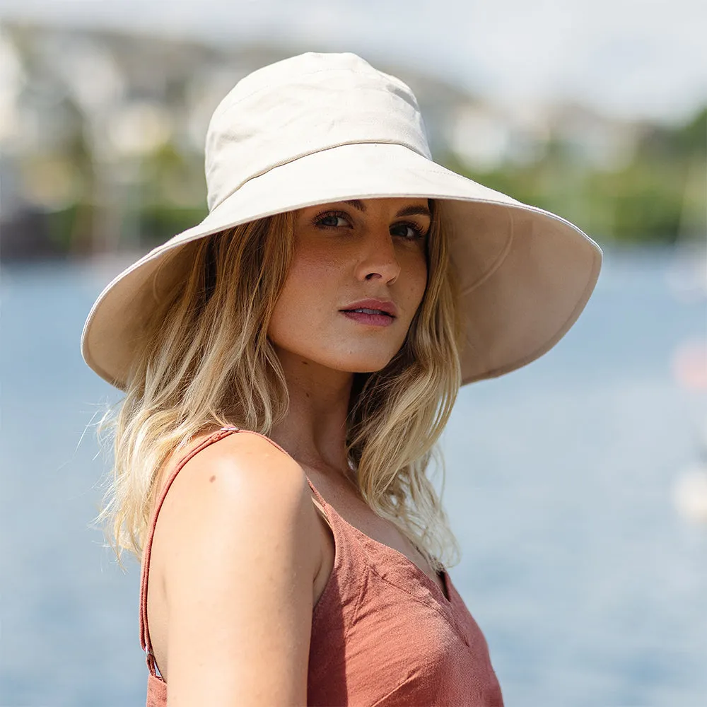 sur la tête Monaco Packable Sun Hat - Beige